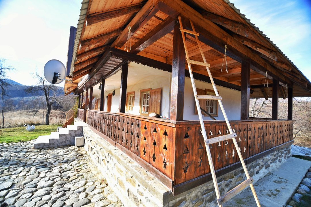Casa traditionala romaneasca in zona Salatrucu, jud. Arges. Comision 0% 3