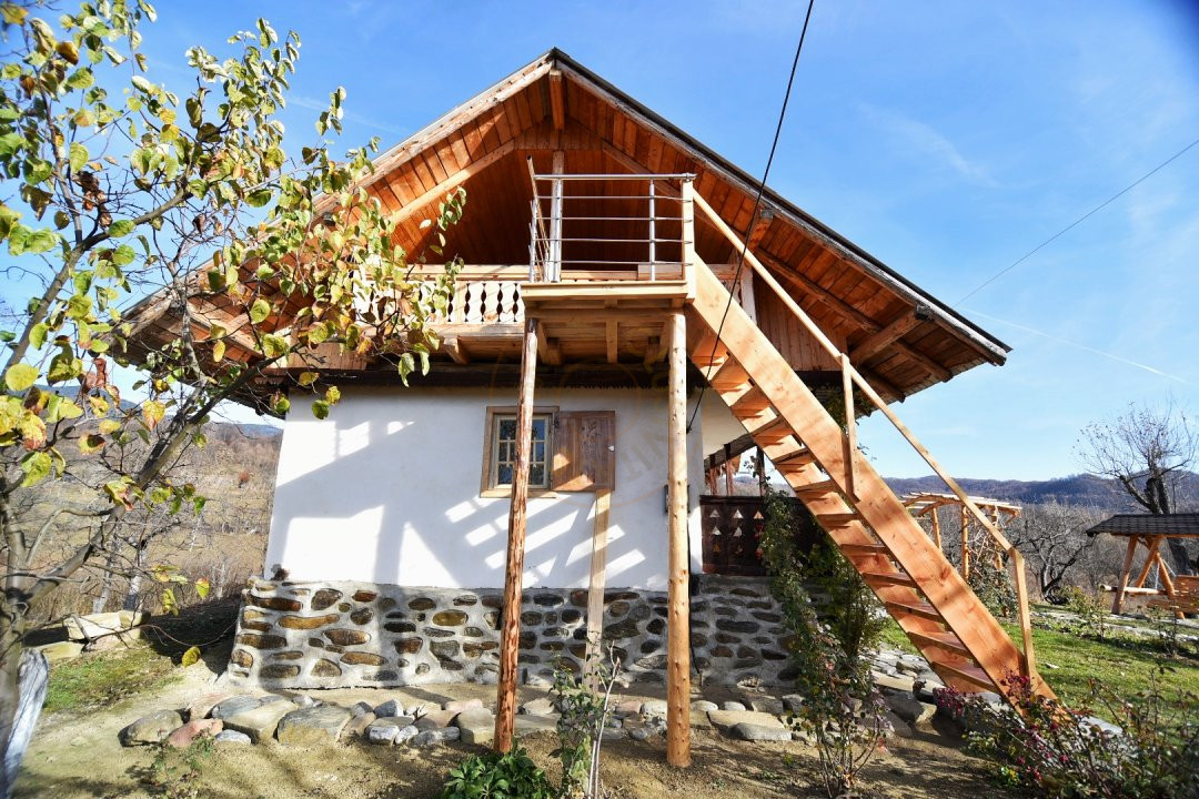 Casa traditionala romaneasca in zona Salatrucu, jud. Arges. Comision 0% 4