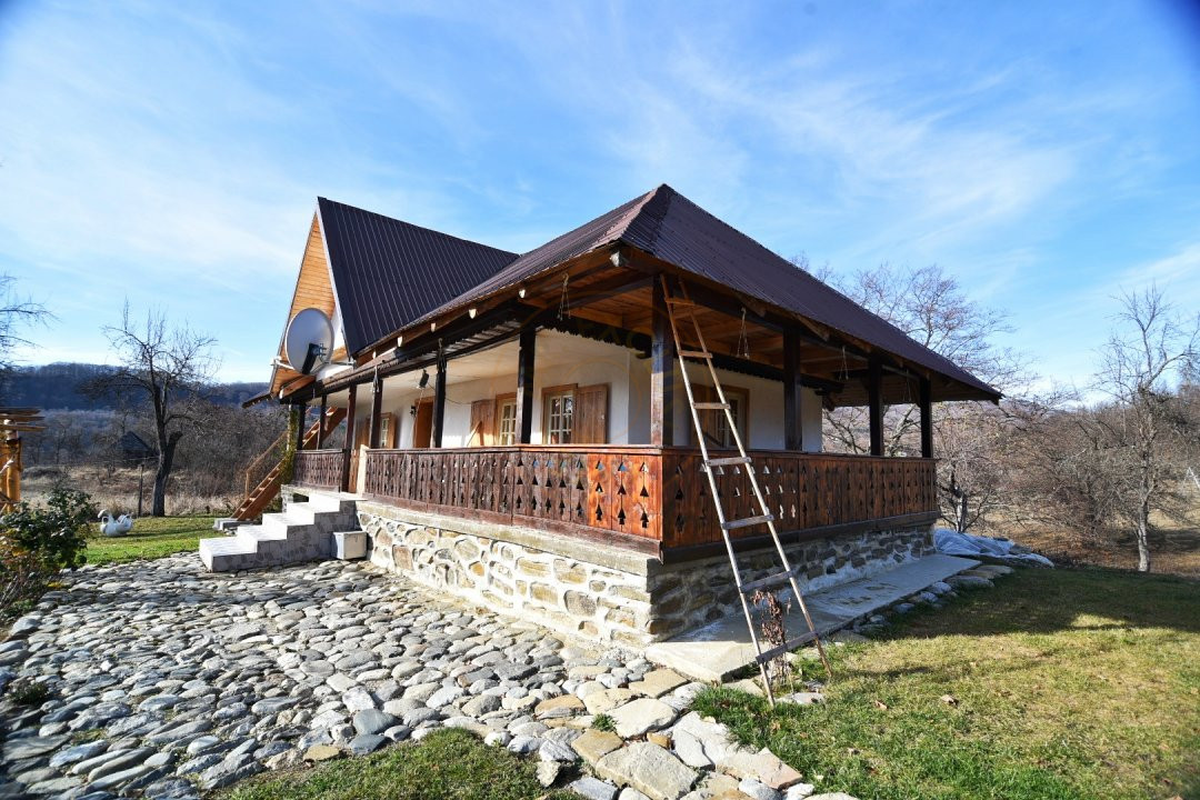 Casa traditionala romaneasca in zona Salatrucu, jud. Arges. Comision 0% 6