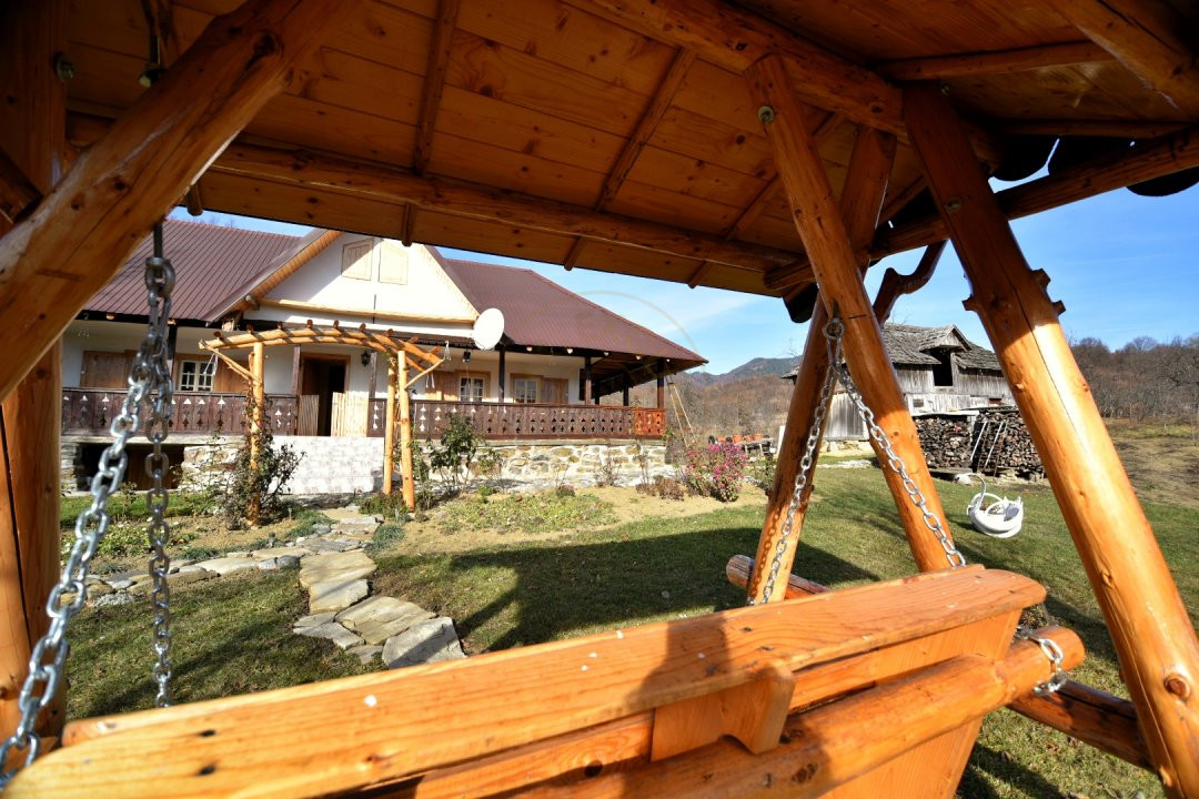 Casa traditionala romaneasca in zona Salatrucu, jud. Arges. Comision 0% 5