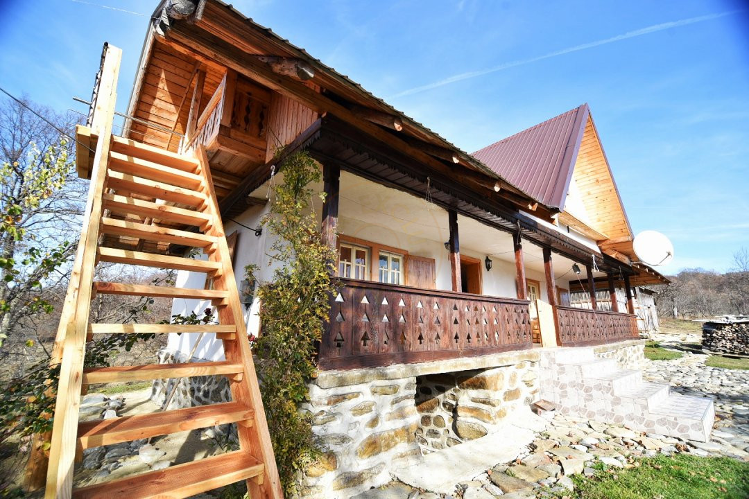 Casa traditionala romaneasca in zona Salatrucu, jud. Arges. Comision 0% 10