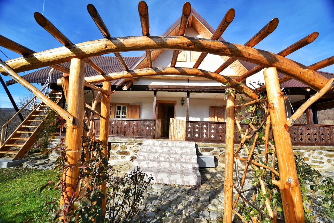 Casa traditionala romaneasca in zona Salatrucu, jud. Arges. Comision 0% 12