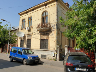 Apartament in vila  5 camere, 150mp - zona Dacia, Bucuresti