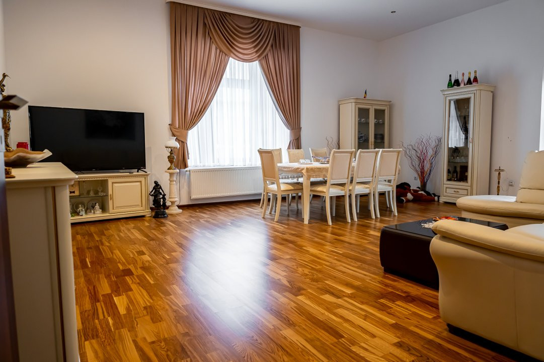 De Vânzare Apartament în casă Central