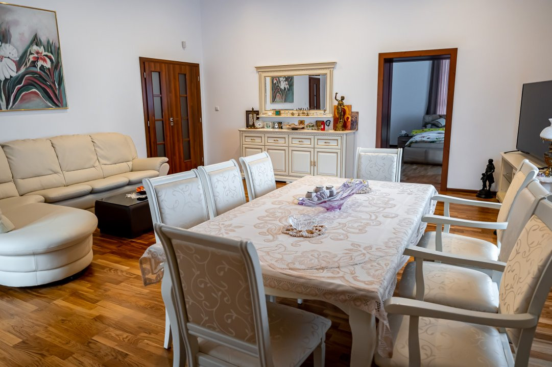 De Vânzare Apartament în casă Central