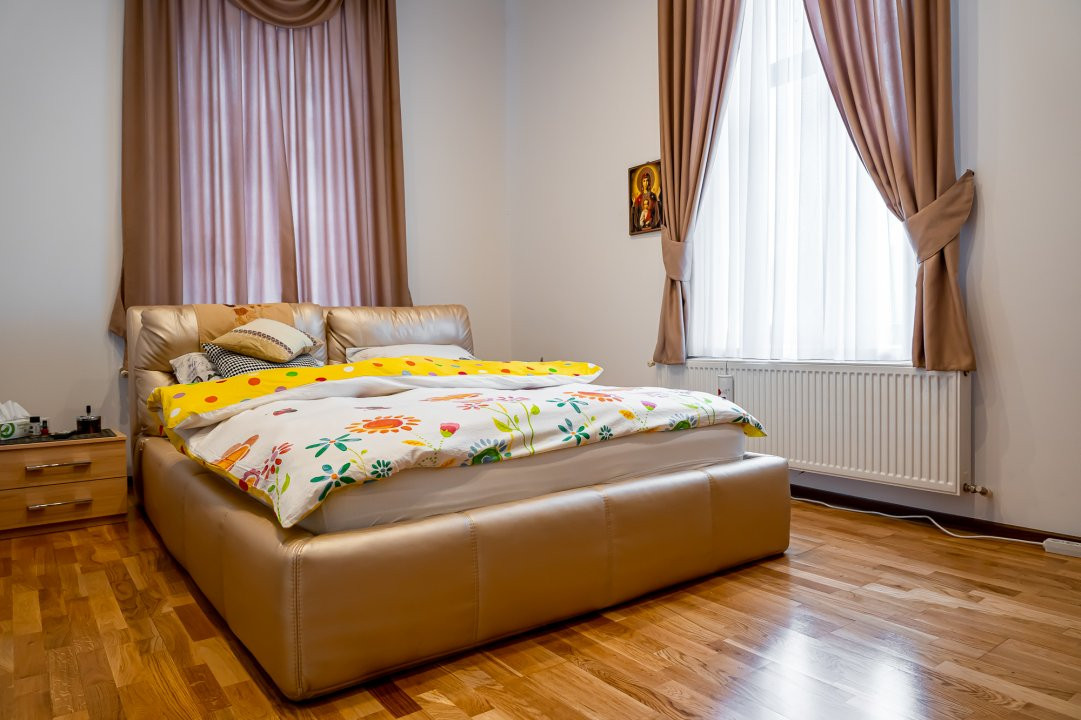 De Vânzare Apartament în casă Central