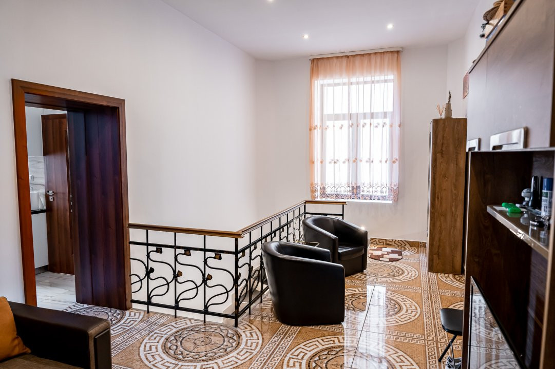 De Vânzare Apartament în casă Central