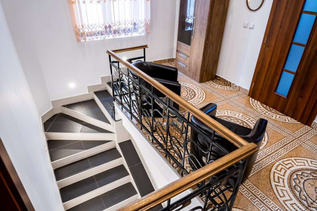 De Vânzare Apartament în casă Central