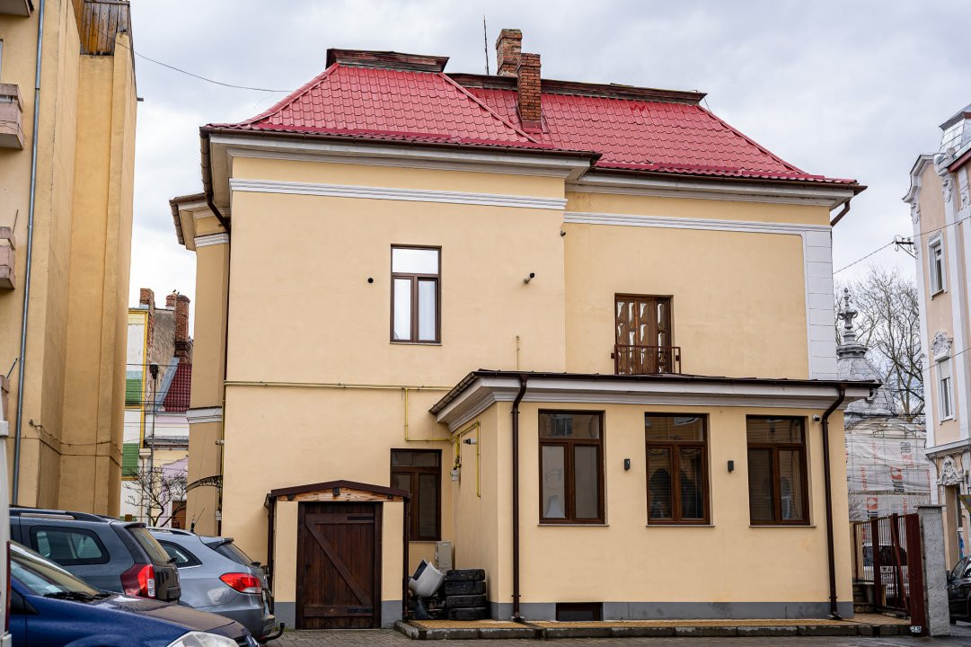 De Vânzare Apartament în casă Central