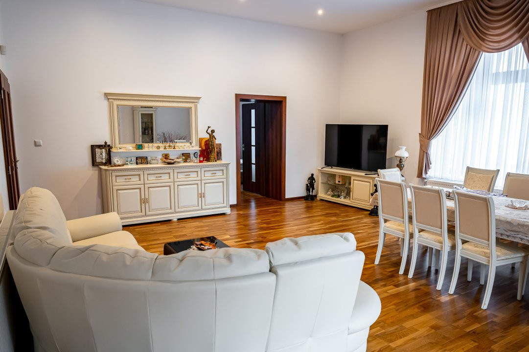 De Vânzare Apartament în casă Central