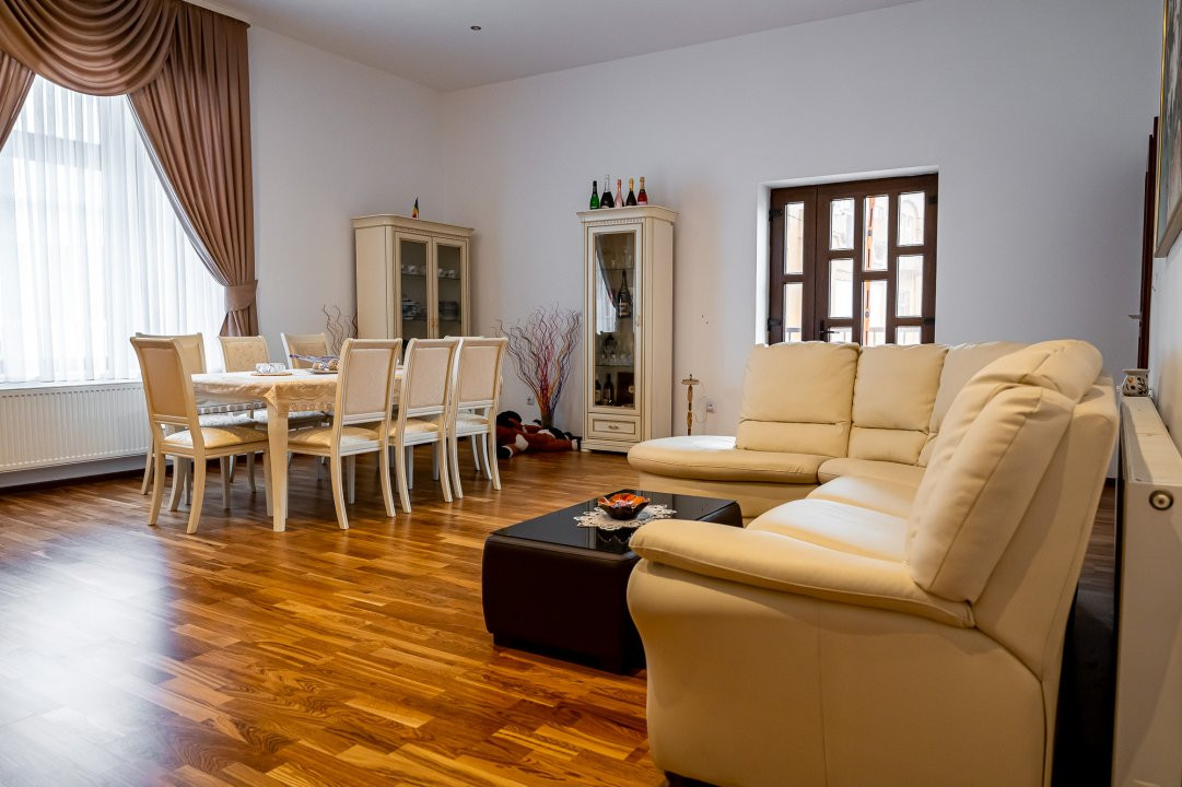De Vânzare Apartament în casă Central