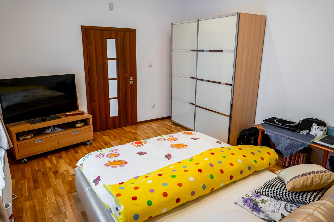 De Vânzare Apartament în casă Central