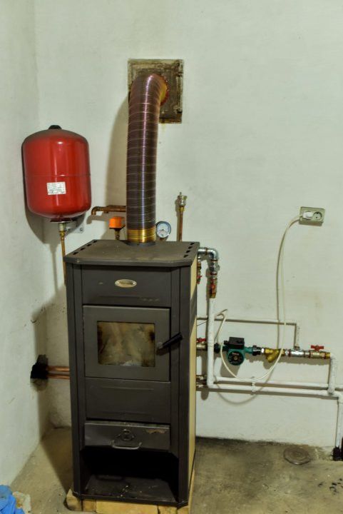 CASA 2 CAMERE, SAT POIENARI sau SCHIMB CU APARTAMENT 