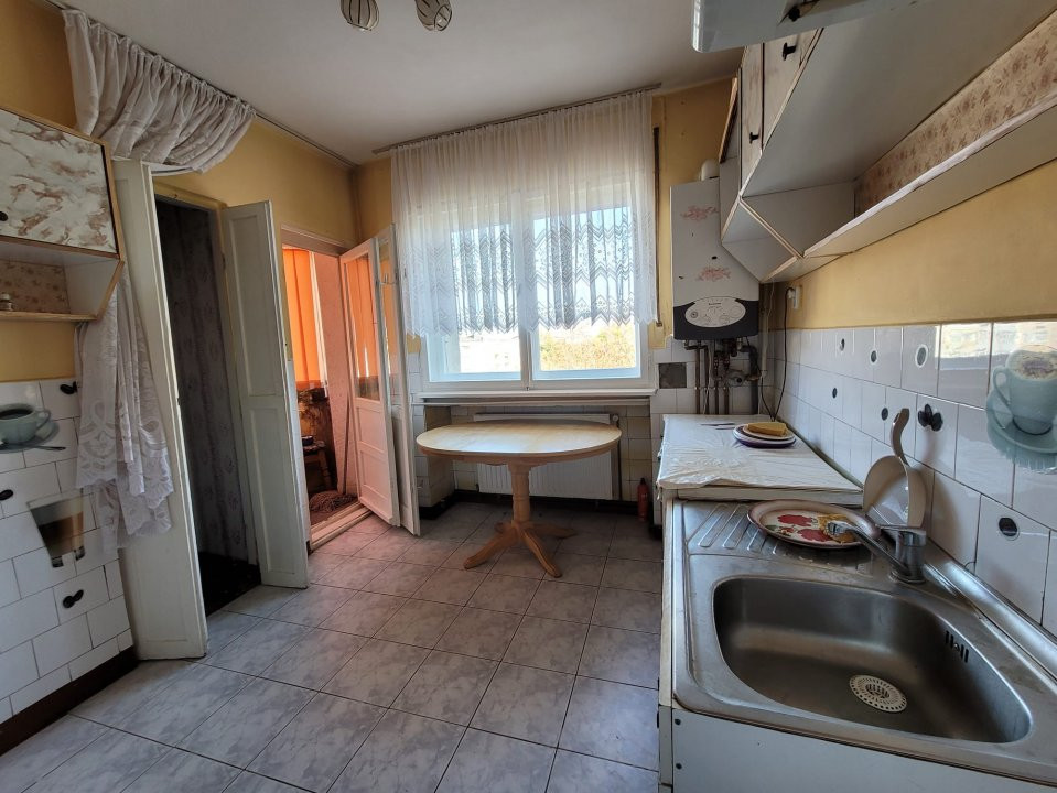 De Vânzare apartament 3 camere Micro 16
