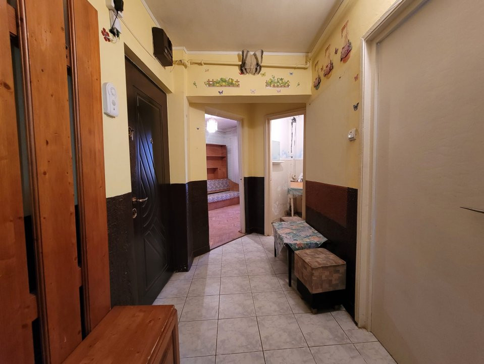 De Vânzare apartament 3 camere Micro 16
