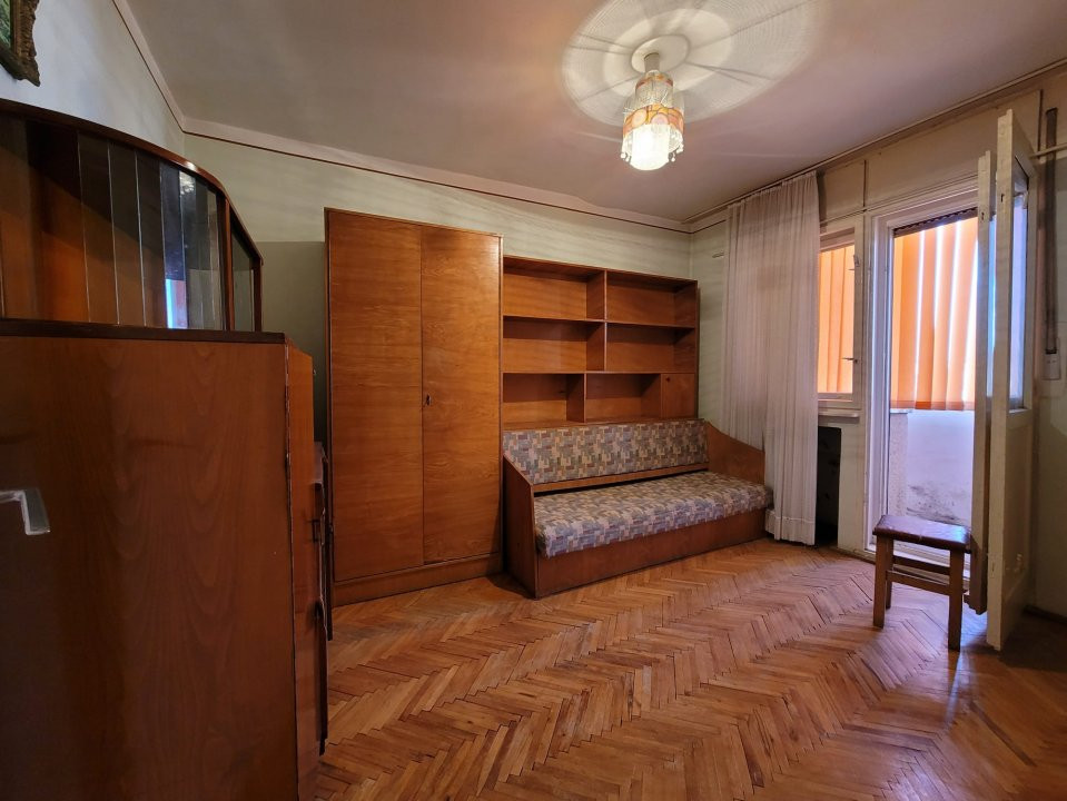 De Vânzare apartament 3 camere Micro 16