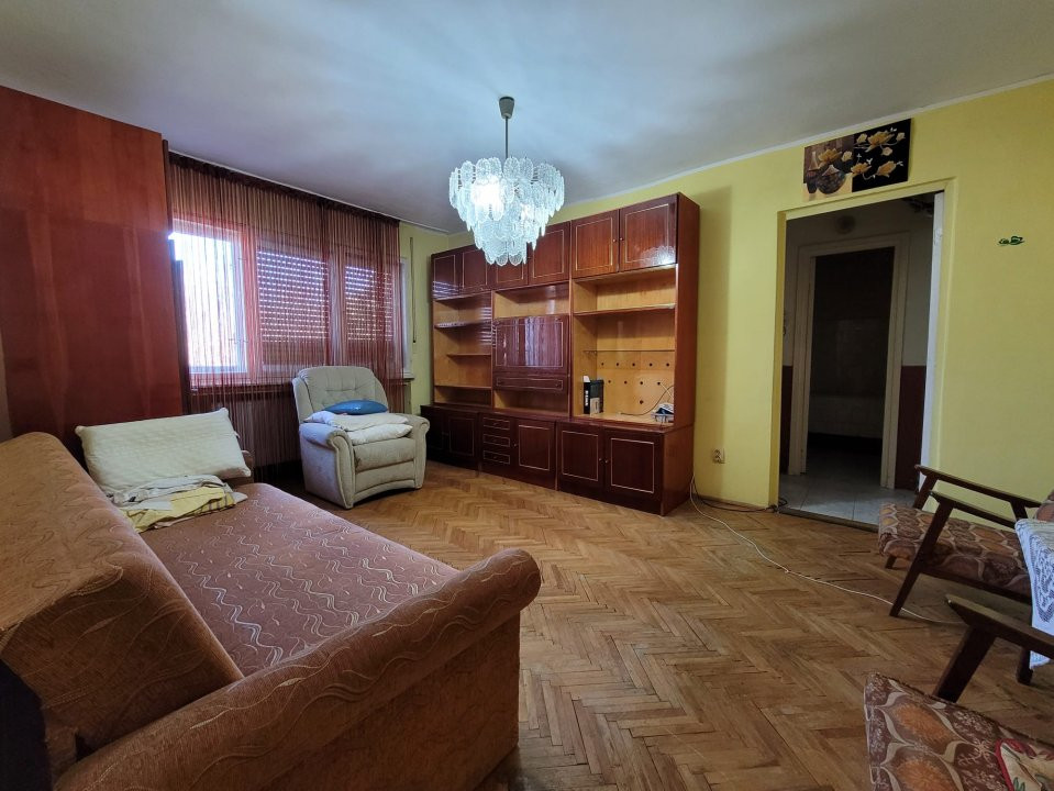 De Vânzare apartament 3 camere Micro 16