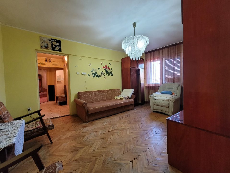 De Vânzare apartament 3 camere Micro 16