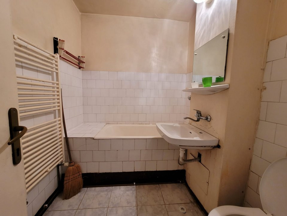 De Vânzare apartament 3 camere Micro 16