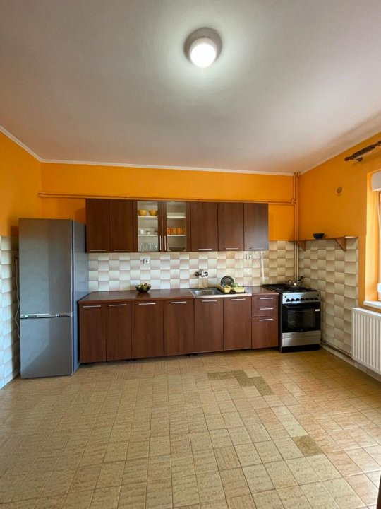 De Vânzare Casă Semicentral + Spațiu Comercial