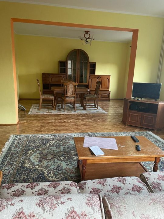 De Vânzare Casă Semicentral + Spațiu Comercial