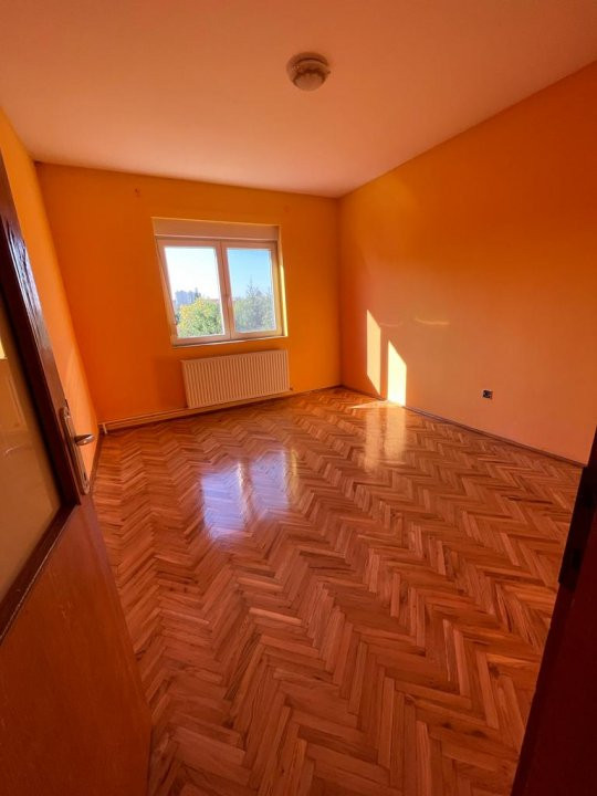 De Vânzare Casă Semicentral + Spațiu Comercial