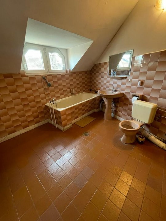 De Vânzare Casă Semicentral + Spațiu Comercial