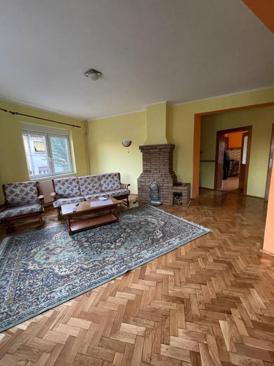 De Vânzare Casă Semicentral + Spațiu Comercial