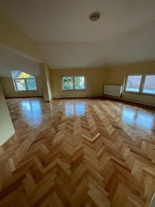 De Vânzare Casă Semicentral + Spațiu Comercial