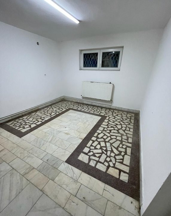 De Vânzare Casă Semicentral + Spațiu Comercial