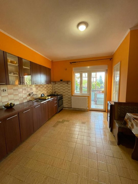 De Vânzare Casă Semicentral + Spațiu Comercial