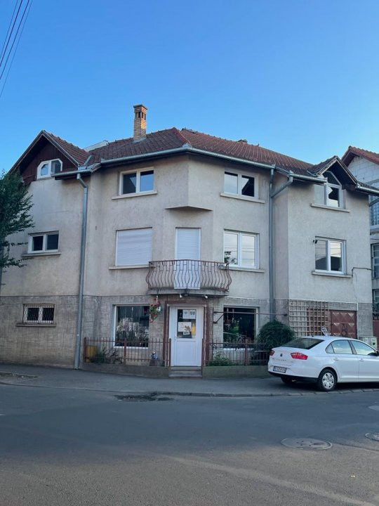 De Vânzare Casă Semicentral + Spațiu Comercial