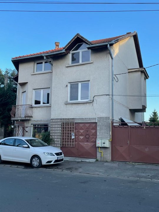 De Vânzare Casă Semicentral + Spațiu Comercial