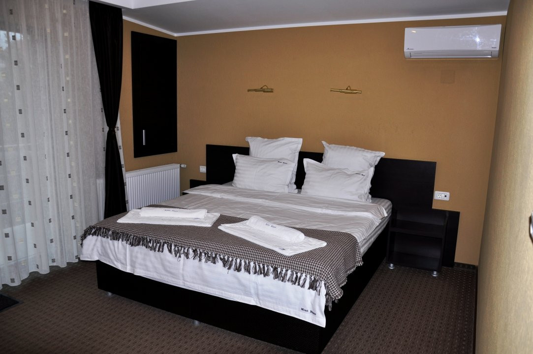 PENSIUNE MONT BLANC ESELNITA