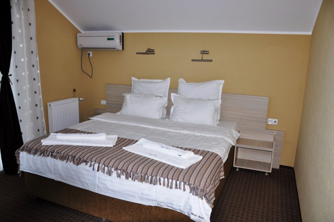 PENSIUNE MONT BLANC ESELNITA