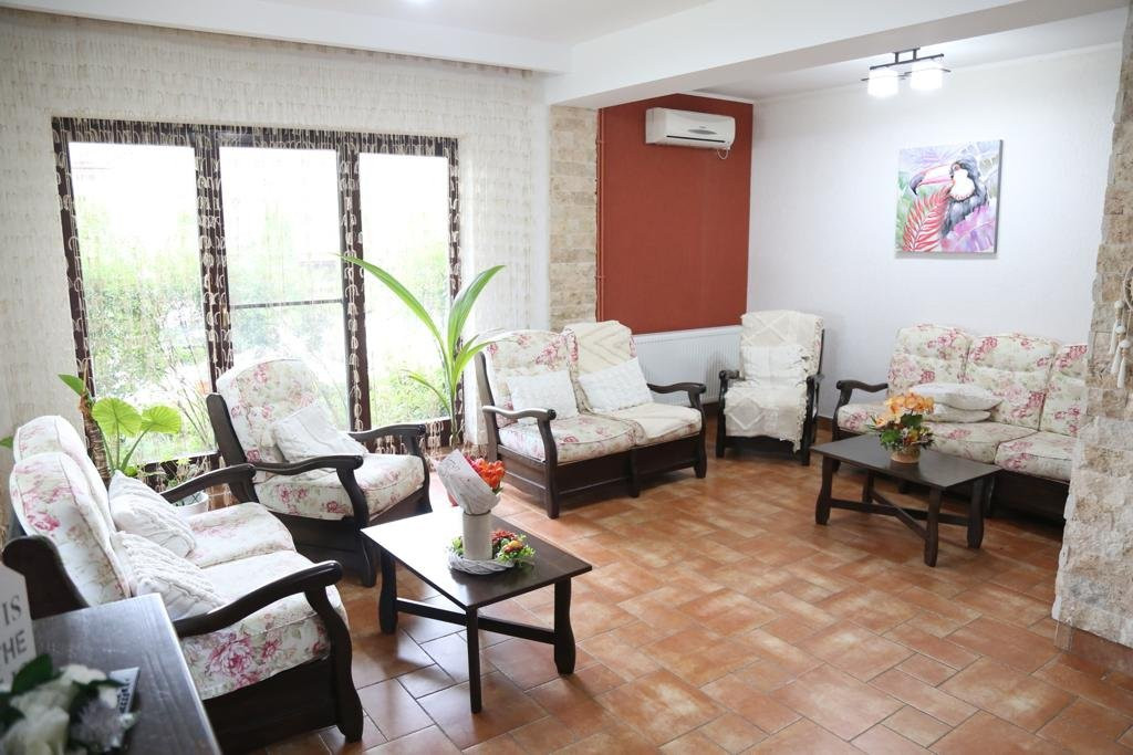 PENSIUNE MONT BLANC ESELNITA