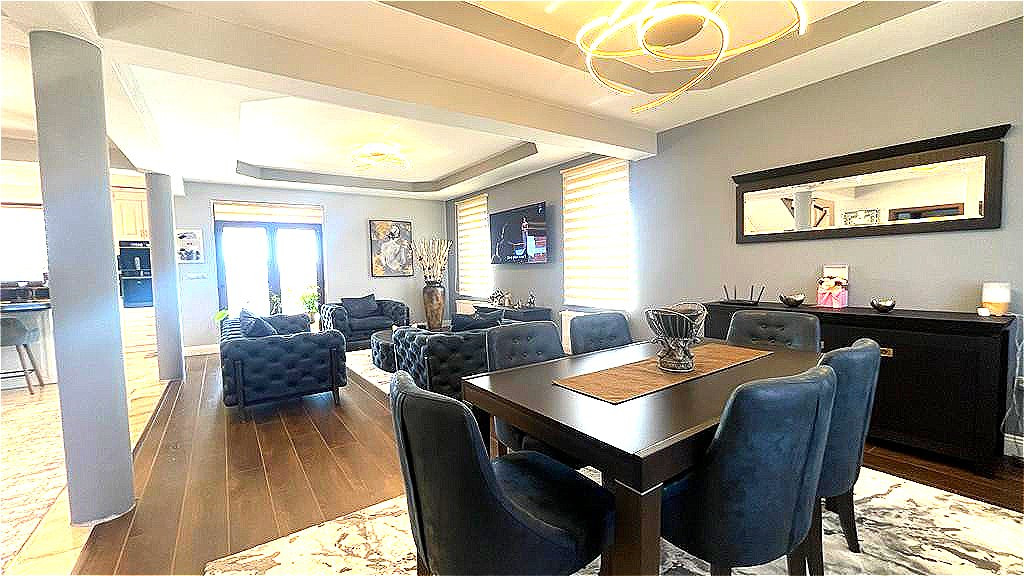 Casa exclusivista cu piscina