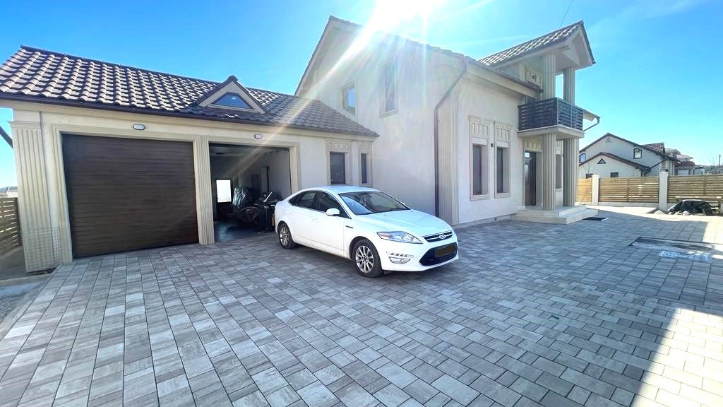 Casa exclusivista cu piscina