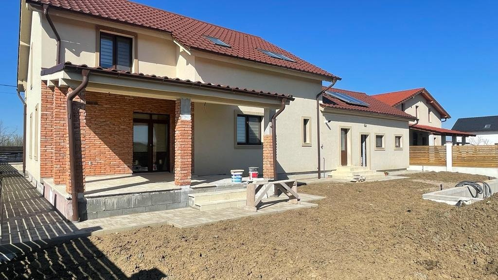 Casa exclusivista cu piscina
