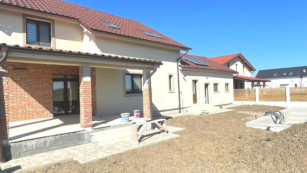 Casa exclusivista cu piscina