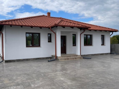 Casaă modernă 4 camere, Bercu Rosu, COMISION 0%
