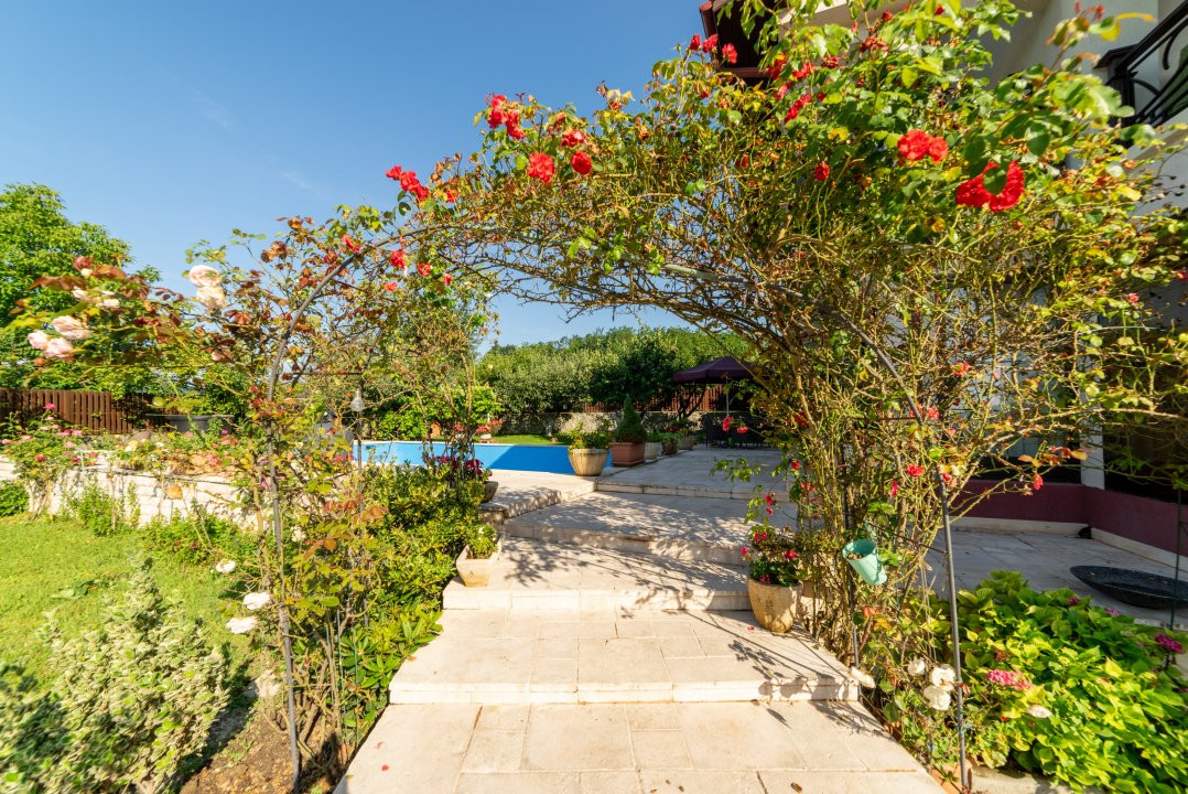Casă exclusivistă cu vedere panoramică, piscină și grădină - Dealul Capela