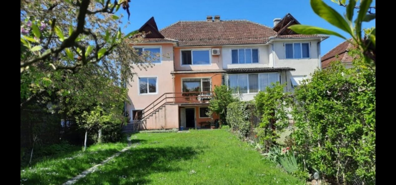 Casa de vanzare cu spatiu de recreere