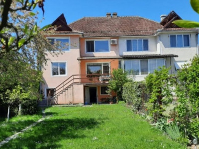 Casa de vanzare cu spatiu de recreere