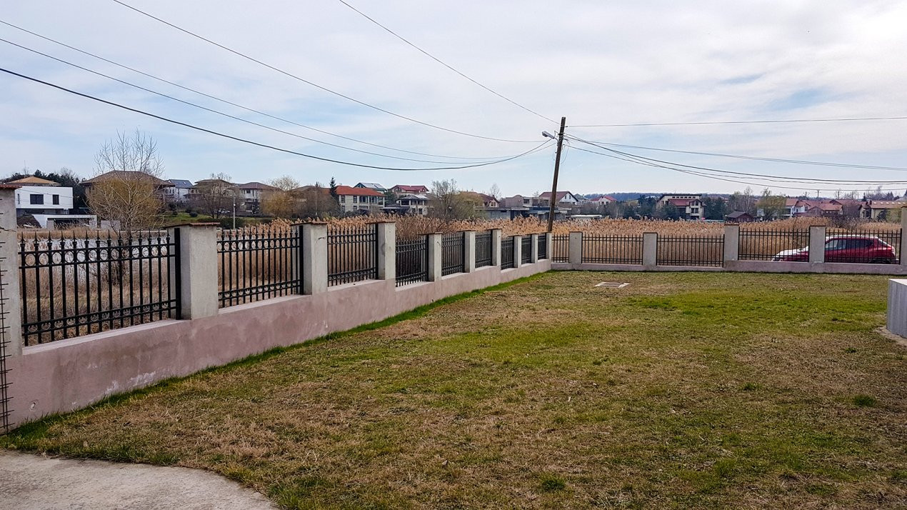 Vila moderna pe malul lacului, cu vedere panoramica