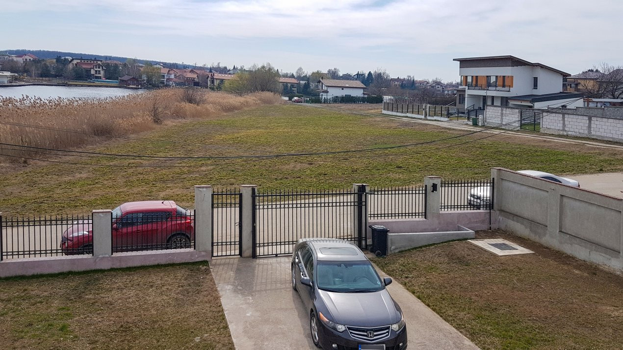 Vila moderna pe malul lacului, cu vedere panoramica