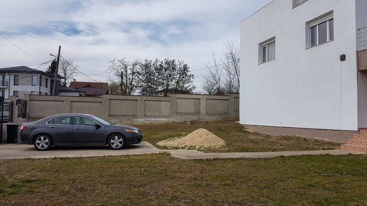 Vila moderna pe malul lacului, cu vedere panoramica
