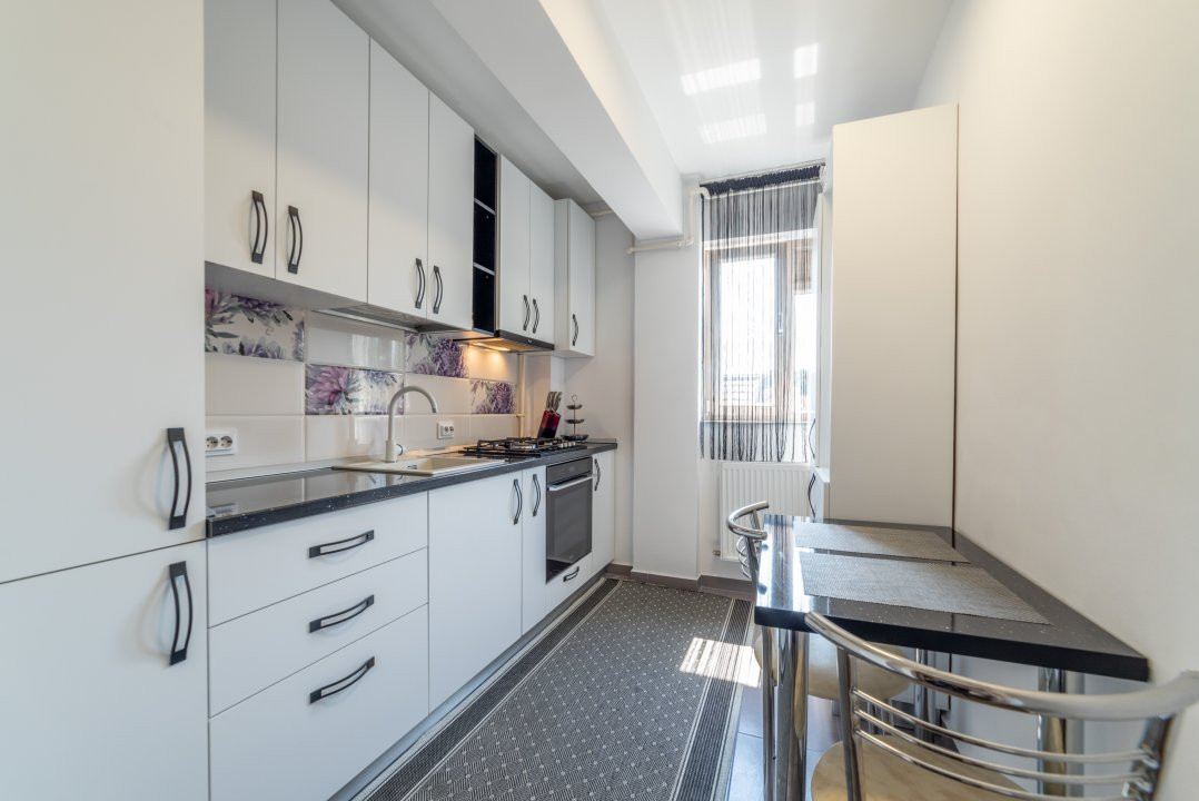 Inchiriere - Apartament 3 camere bloc nou + loc de parcare. Comision 0%