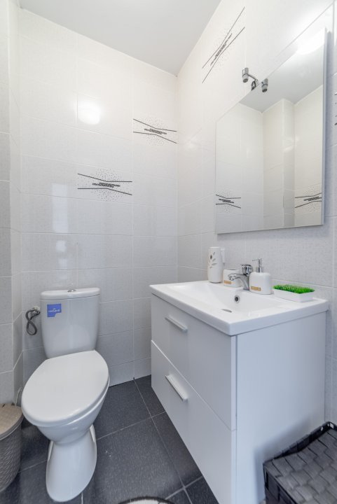 Inchiriere - Apartament 3 camere bloc nou + loc de parcare. Comision 0%