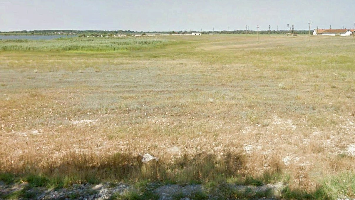 Teren intravilan de 1 Ha, cu iesire la lac, pretabil parc fotovoltaic sau turism
